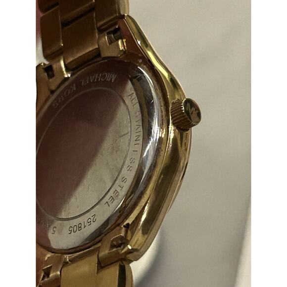 Michael Kors Slim Runway 42 mm Stainless Steel Gold Women’s Wristwatch Watch main image 9